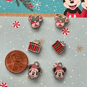 DISNEY CHRISTMAS HOLIDAY EARRING SET MICKEY MOUSE SANTA HAT PEPPERMINT HEAD GIFT